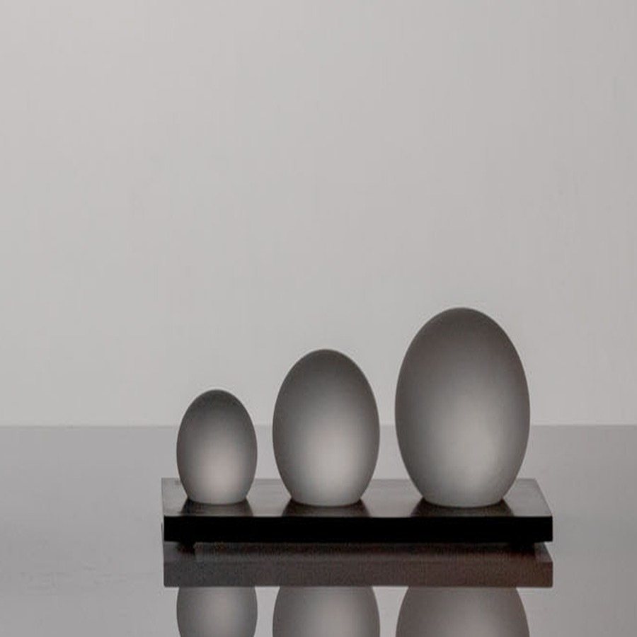 The three weighted spheres on the PaperStone tray